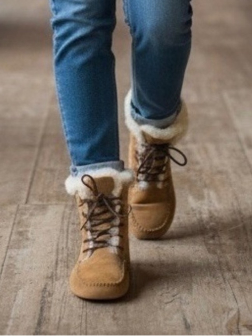 Uggs Chickaree water resistant moccasin boots size 7